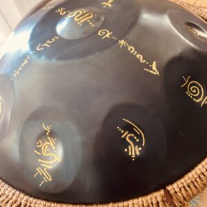 Handpan bleu nuit / encodage stellaire 12 notes / 48 cm